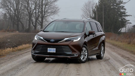 2021 Toyota Sienna First Drive: The Minivan Hybrid Arms Race Is On